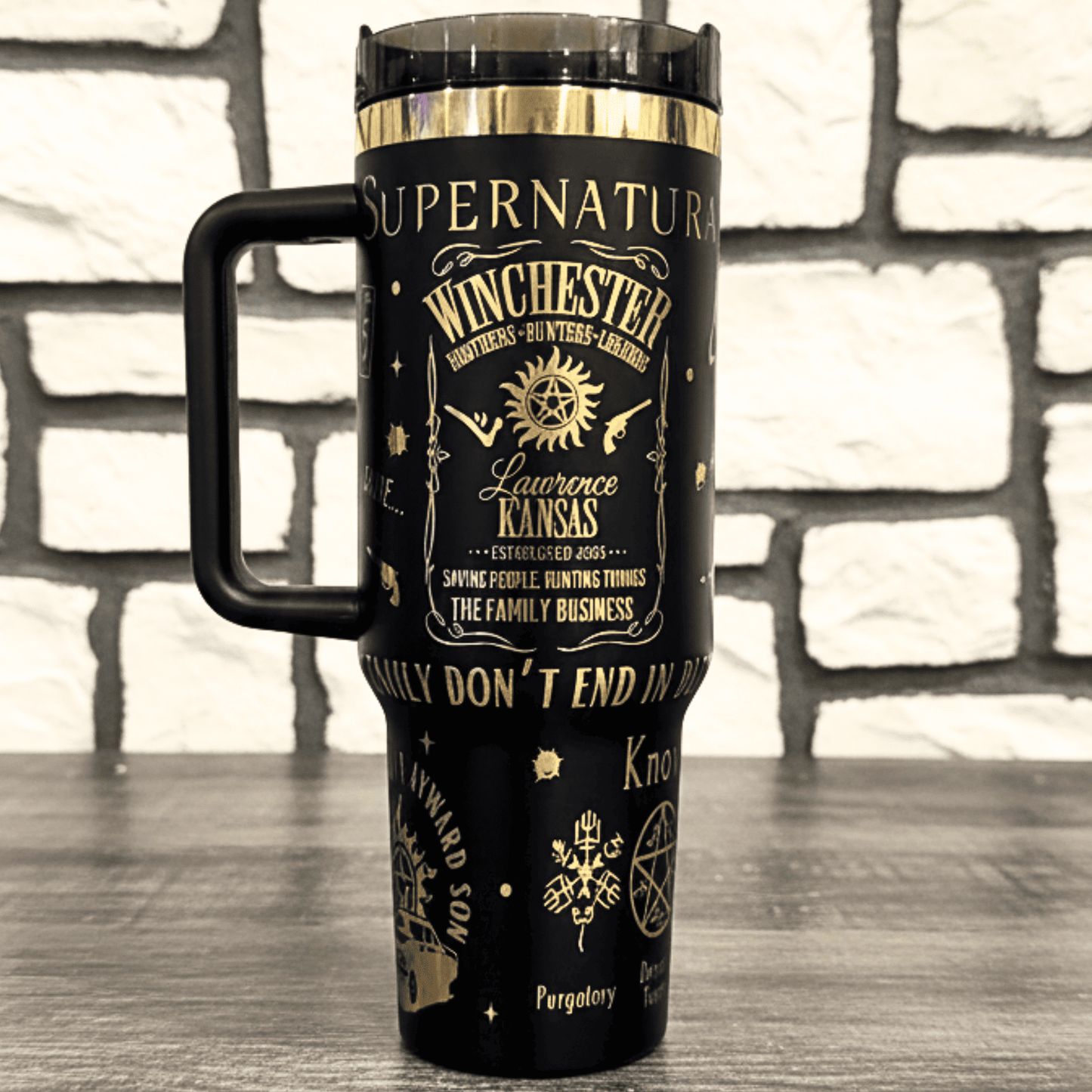 Exclusivo: Garrafa Térmica 1.2L Edição Especial Supernatural Customizada Dourado Gravação Laser + *BRINDE 1x Chaveiro Exclusivo* - EDIÇÃO LIMITADA