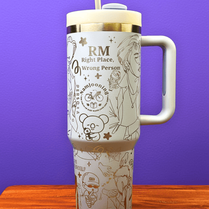 Exclusivo: Garrafa Térmica 1.2L Edição Especial BTS Customizada Gravação Laser + *BRINDE 1x Chaveiro Exclusivo* - EDIÇÃO LIMITADA