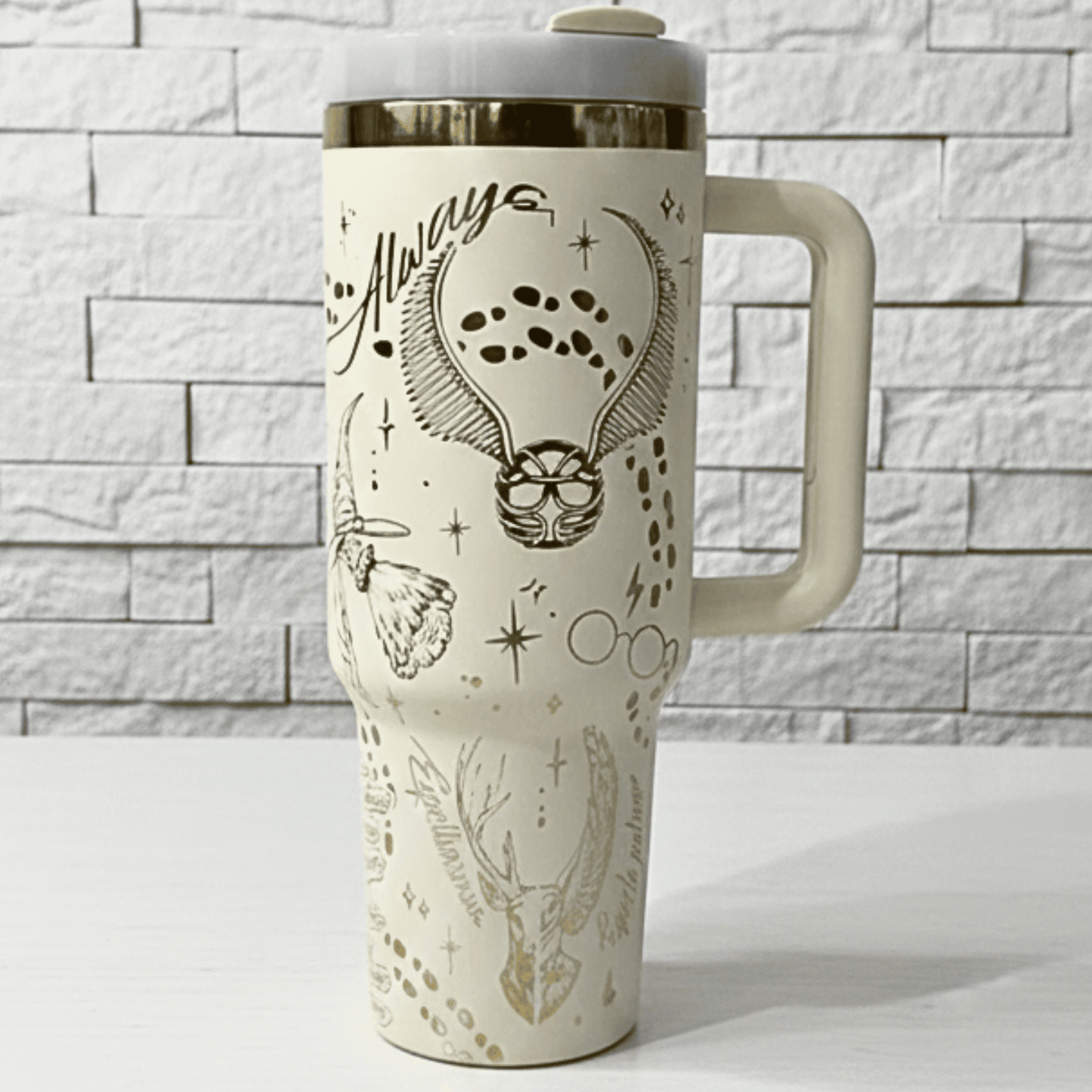 Exclusivo: Garrafa Térmica 1.2L Edição Especial HP Dourada e Metalizada Customizada Gravação Laser + *BRINDE 1x Chaveiro Exclusivo* - EDIÇÃO LIMITADA