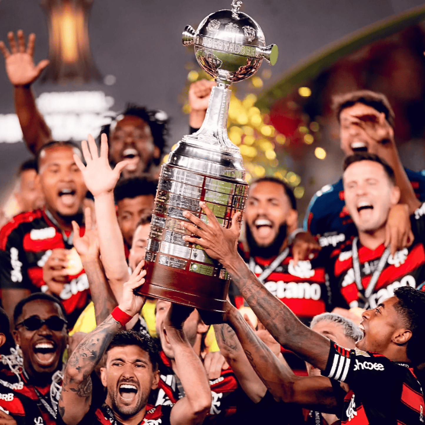 Exclusivo: Caneca Térmica 710ml Edição Especial Mengão Tetra Libertadores Customizada Gravação Laser + *BRINDE 1x Chaveiro Exclusivo* - EDIÇÃO LIMITADA