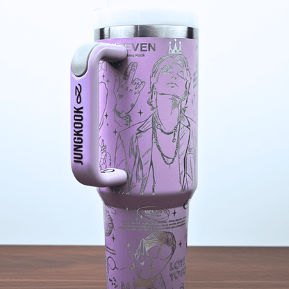 Exclusivo: Garrafa Térmica 1.2L Edição Especial BTS Customizada Gravação Laser + *BRINDE 1x Chaveiro Exclusivo* - EDIÇÃO LIMITADA