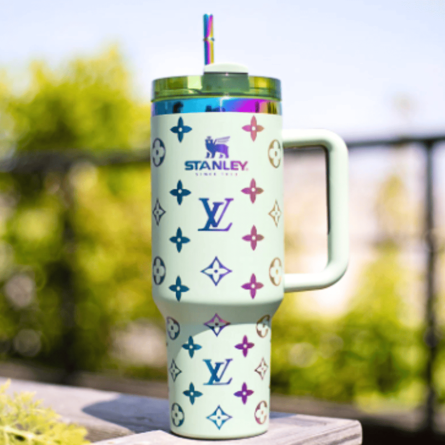 Exclusivo: Garrafa Térmica 1.2L Edição Luxo Especial LVT Customizada Gravação Laser + *BRINDE 1x Chaveiro Exclusivo* - EDIÇÃO LIMITADA