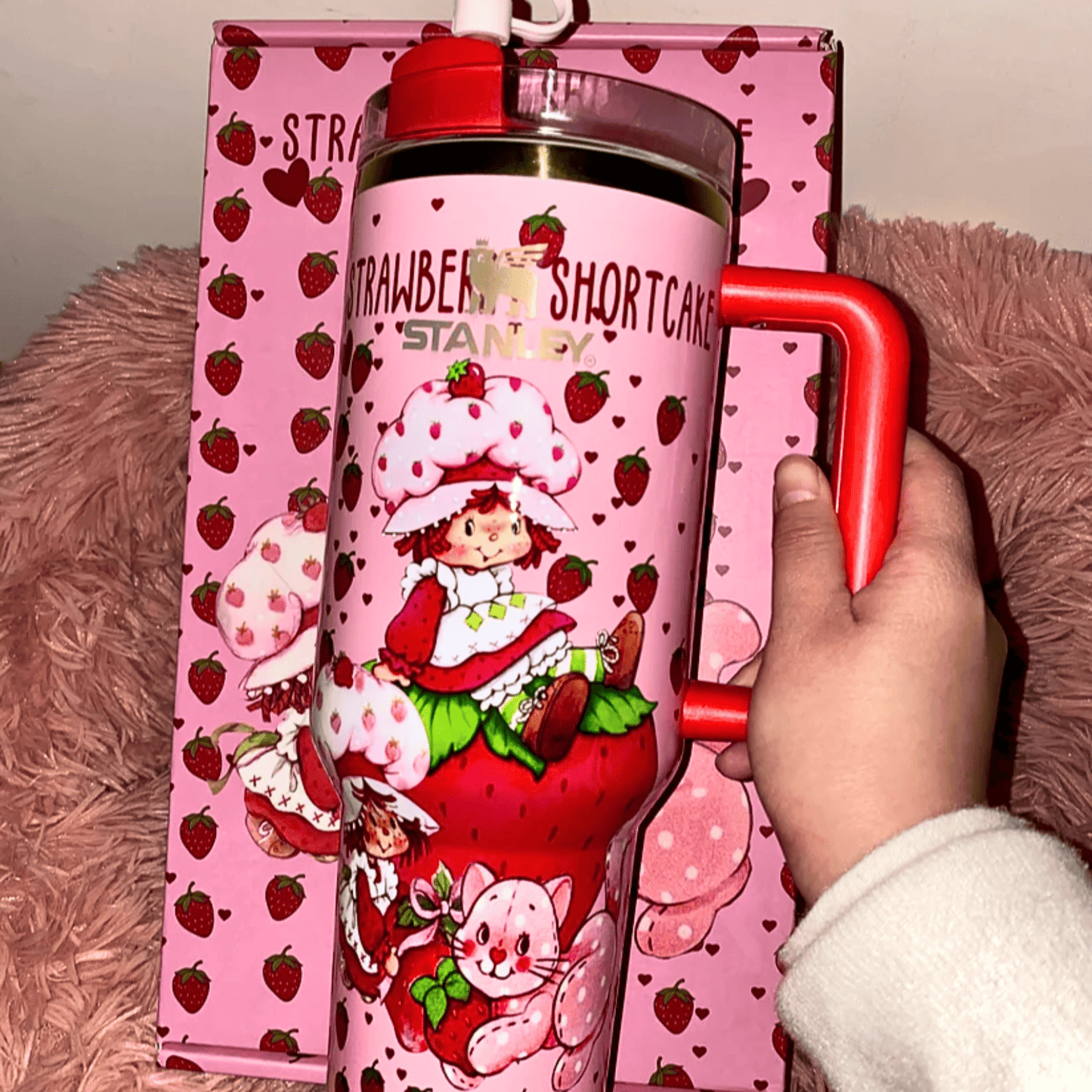 Exclusivo: Garrafa Térmica 1.2L Edição Especial Moranguinho Caixa Customizada + *BRINDE 1x Chaveiro Exclusivo* - EDIÇÃO LIMITADA